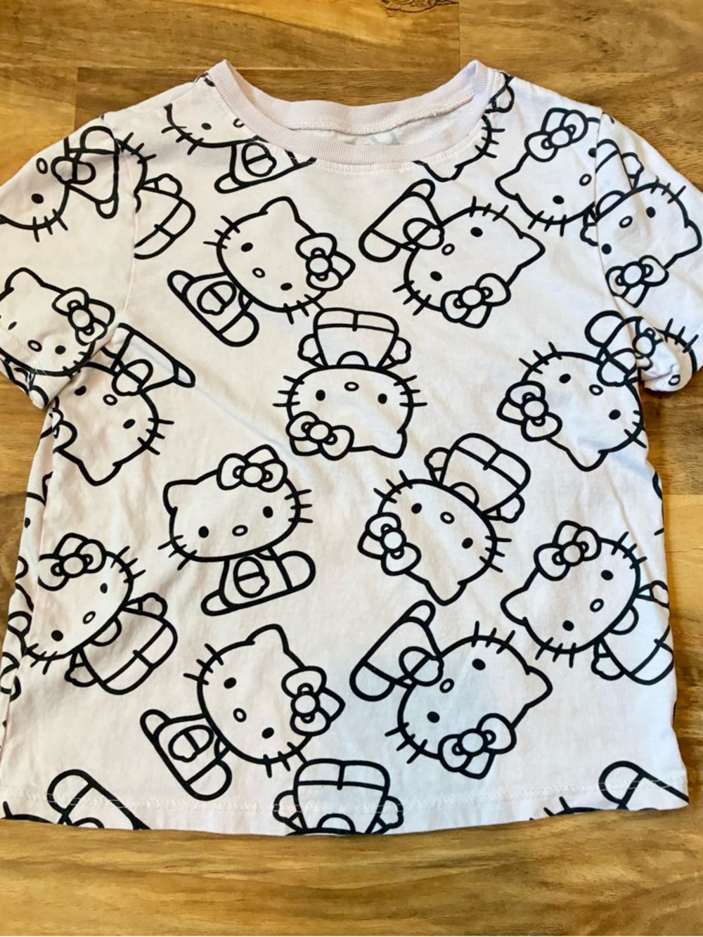 Sanrio Hello Kitty Graphic T-shirt Women Small Pink Short Sleeve Crop Raw Hem XS